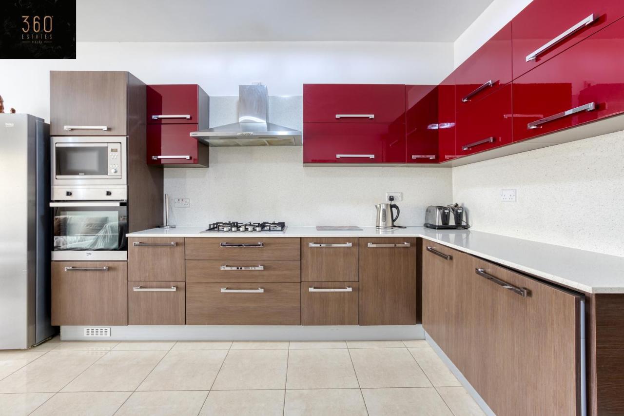 Charming Home Meters From The Seafront With Terrace By 360 Estates خليج سانت بول المظهر الخارجي الصورة