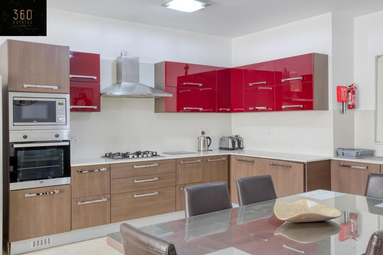 Charming Home Meters From The Seafront With Terrace By 360 Estates خليج سانت بول المظهر الخارجي الصورة