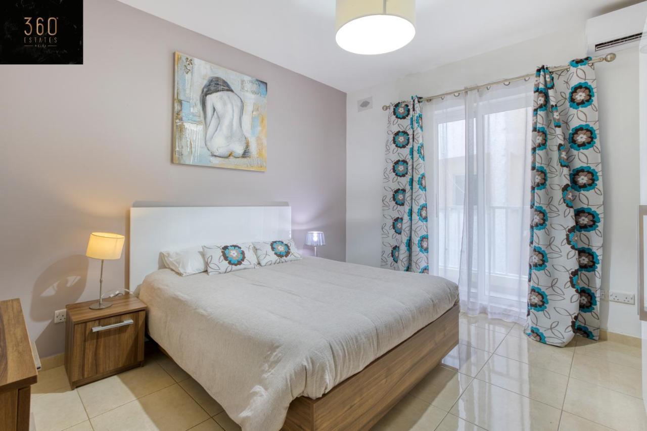 Charming Home Meters From The Seafront With Terrace By 360 Estates خليج سانت بول المظهر الخارجي الصورة