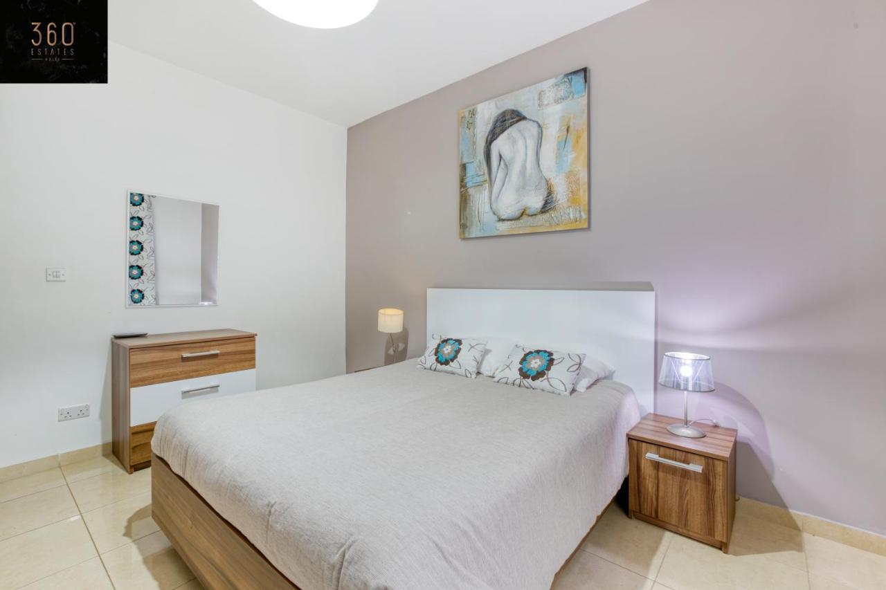 Charming Home Meters From The Seafront With Terrace By 360 Estates خليج سانت بول المظهر الخارجي الصورة
