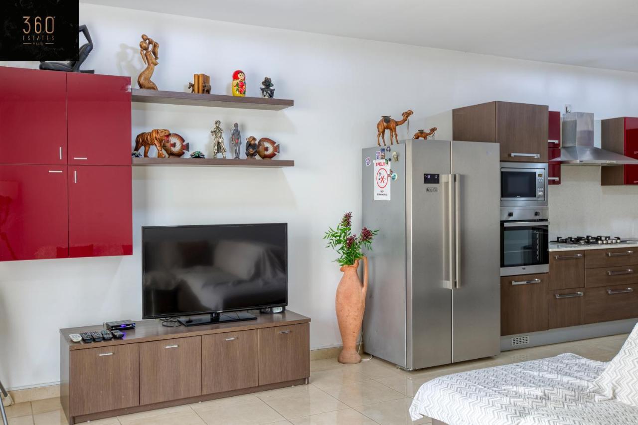 Charming Home Meters From The Seafront With Terrace By 360 Estates خليج سانت بول المظهر الخارجي الصورة