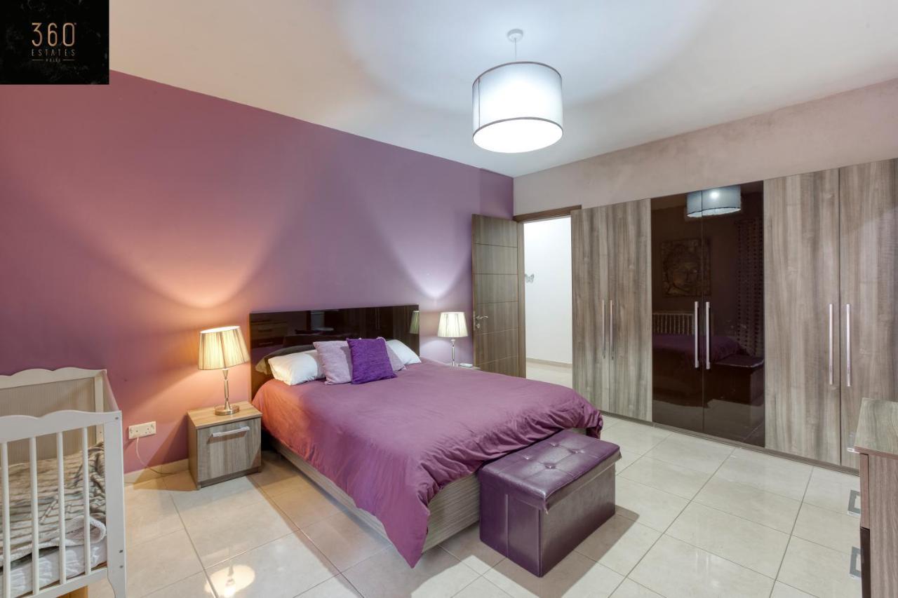 Charming Home Meters From The Seafront With Terrace By 360 Estates خليج سانت بول المظهر الخارجي الصورة