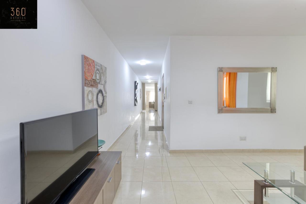 Charming Home Meters From The Seafront With Terrace By 360 Estates خليج سانت بول المظهر الخارجي الصورة
