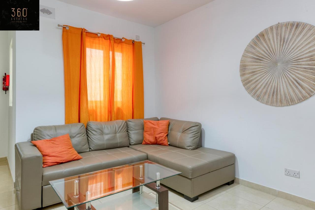Charming Home Meters From The Seafront With Terrace By 360 Estates خليج سانت بول المظهر الخارجي الصورة