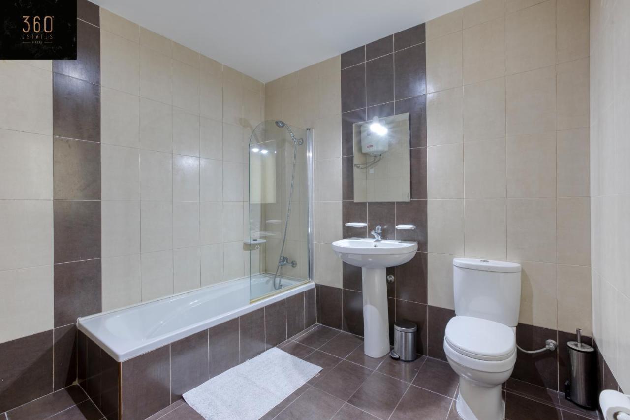 Charming Home Meters From The Seafront With Terrace By 360 Estates خليج سانت بول المظهر الخارجي الصورة